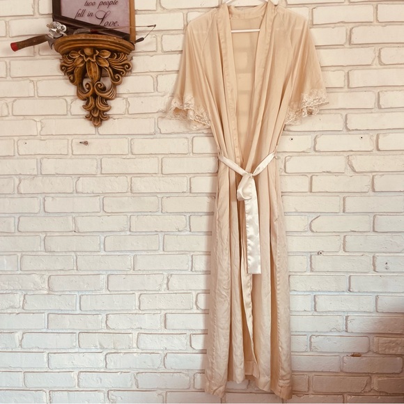 Other - Elegant Cream Lace Trim 100% Silk Robe